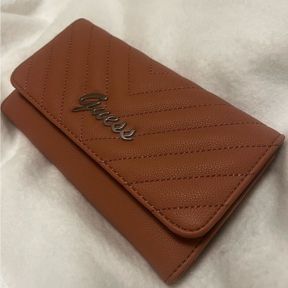 Blush / Rose Guess Wallet - Picture 9 of 9